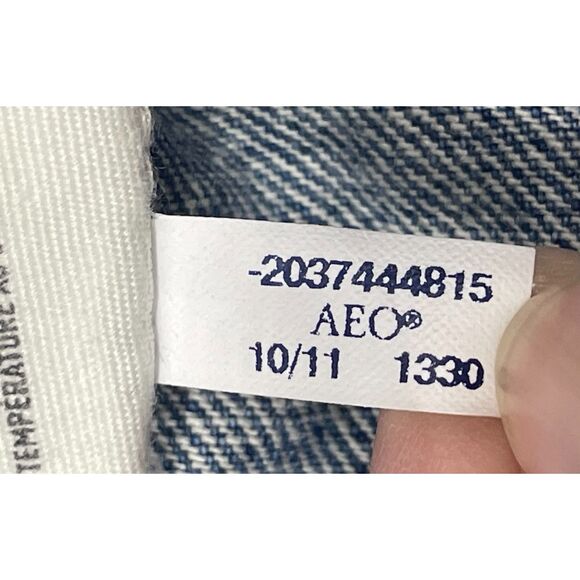 American Eagle Fitted Trucker Denim Jacket Medium Wash Jean Jacket L - Picture 10 of 10
